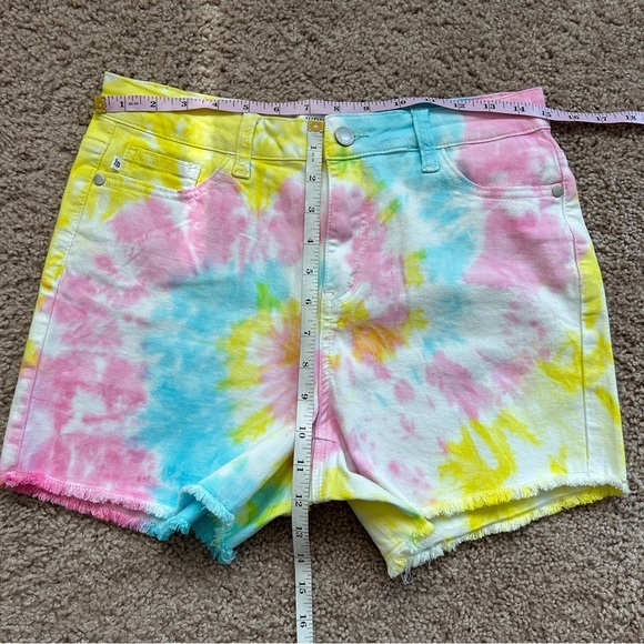 Judy Blue Colorful Swirl Tie Dye Frayed Hem Denim Shorts Size Medium - Picture 8 of 11